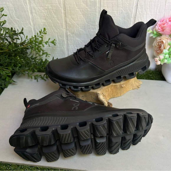 On Cloud Hi Waterproof All Black size 7 NEW
Women
$210 - Picture 8 of 16